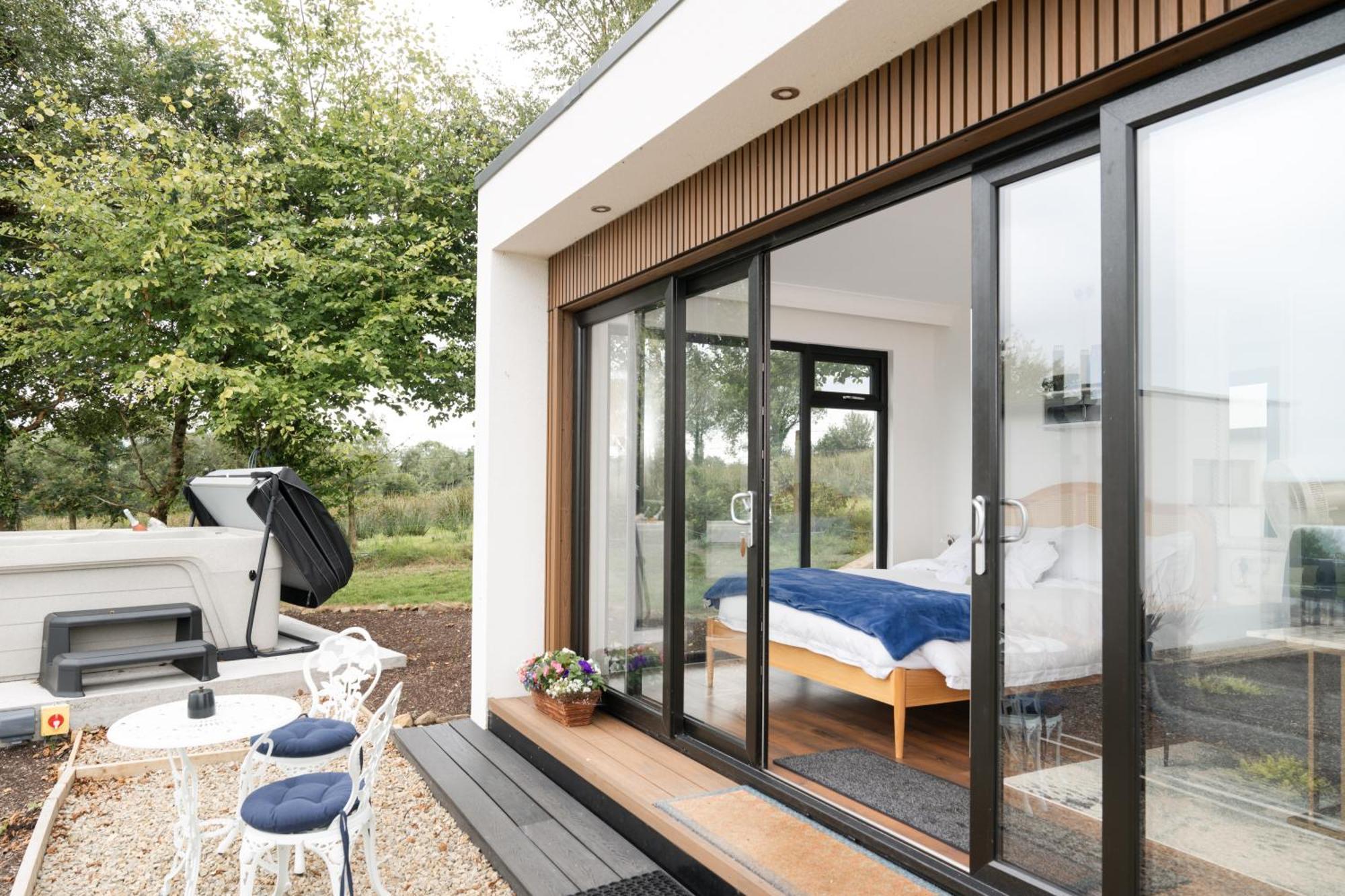 Lakescape - Waterfront Self- Catering Cabins Enniskillen Exterior photo