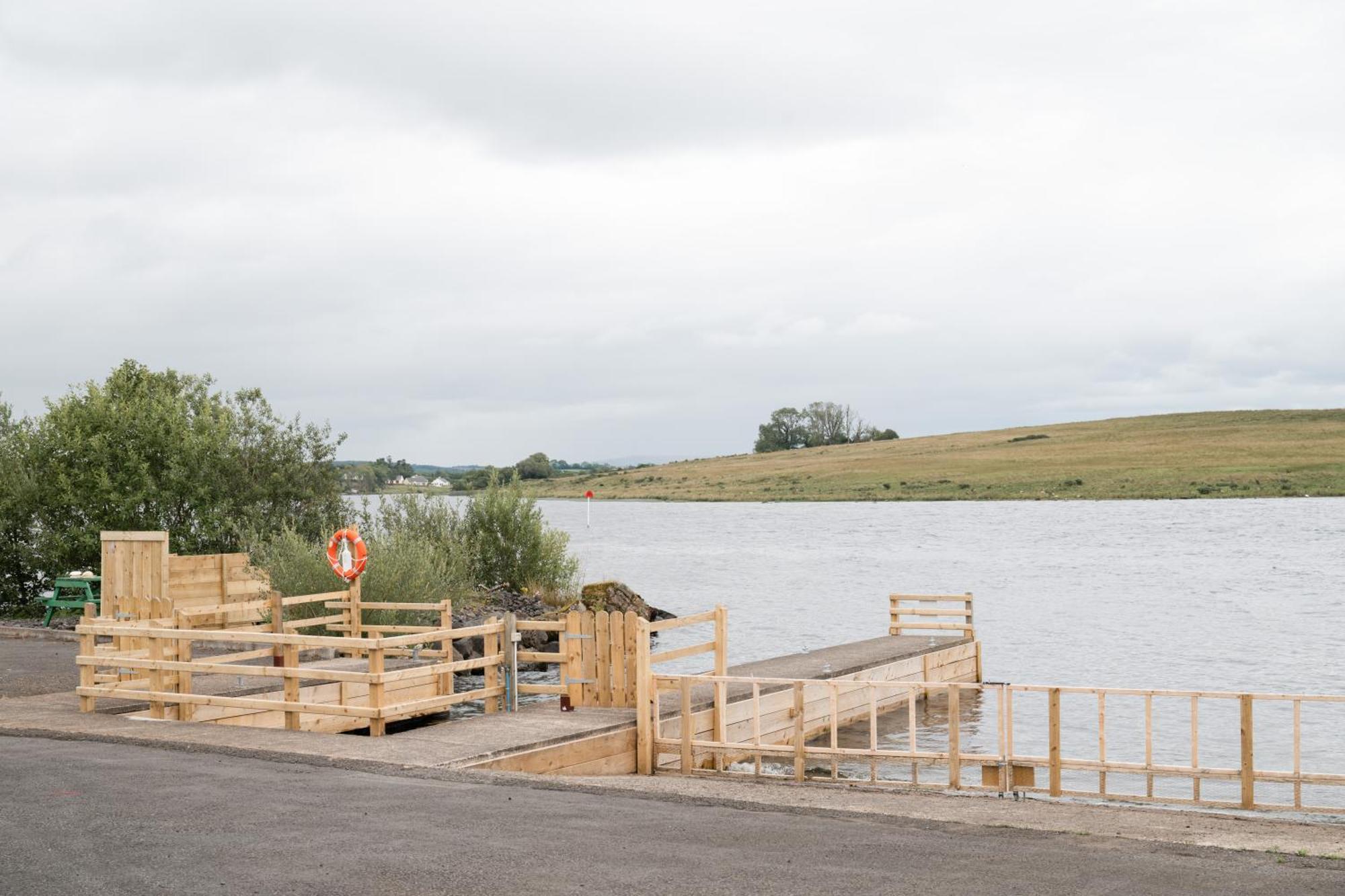 Lakescape - Waterfront Self- Catering Cabins Enniskillen Exterior photo